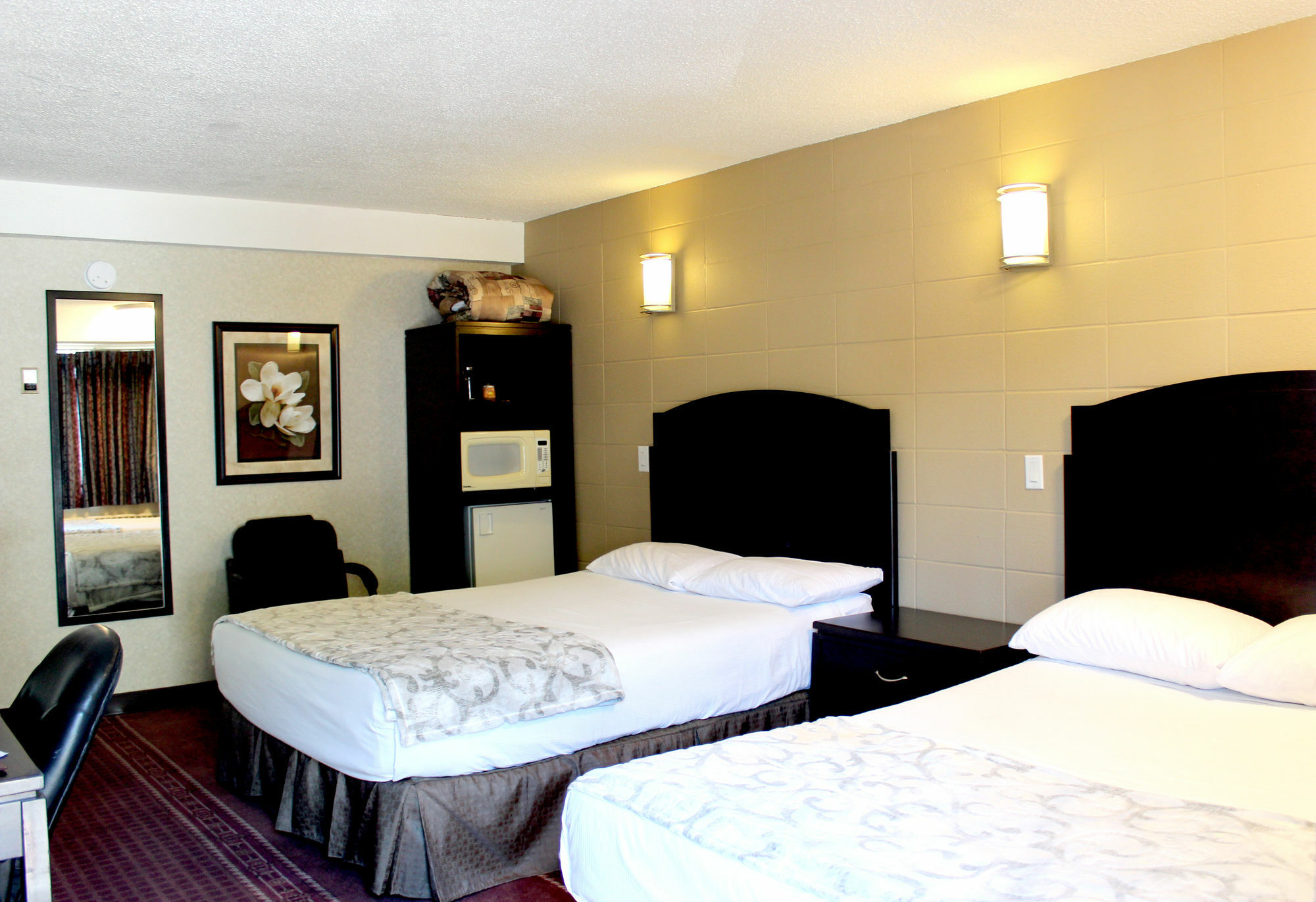 Econo Lodge Inn & Suites City Center 红鹿 外观 照片
